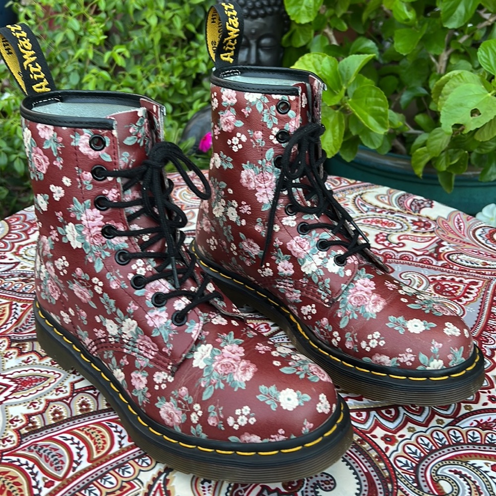🌺🌸 Dr. Martens Burgundy Rose Floral Boots 🌸🌺 - Picture 8 of 16